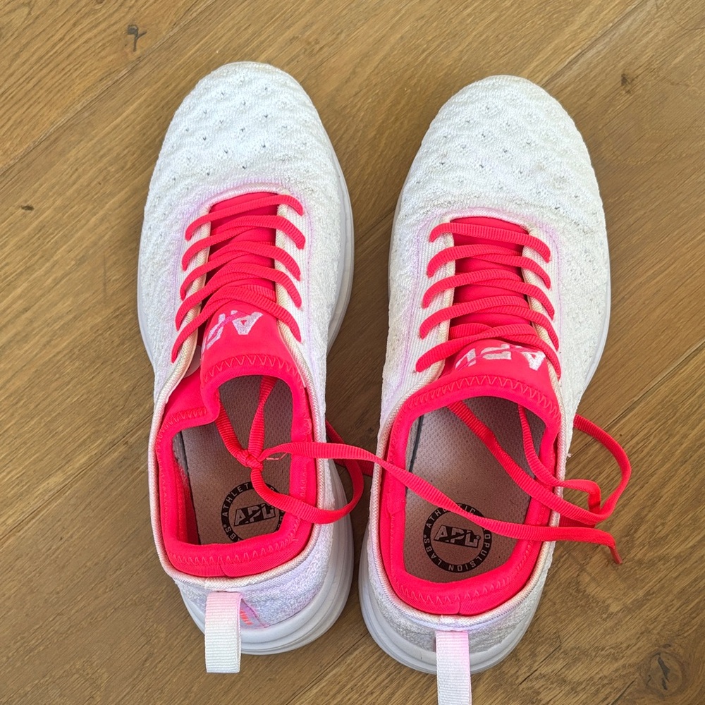 APL Women's TechLoom Phantom White / Magenta Very Good Condition